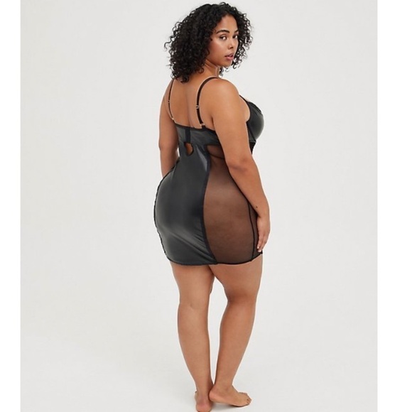 Torrid size 3 UNDERWIRE CHEMISE - FAUX LEATHER & MESH BLACK - Picture 5 of 9